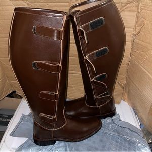 Means size 10 leather Jedi/gladiator/mid-evil boots